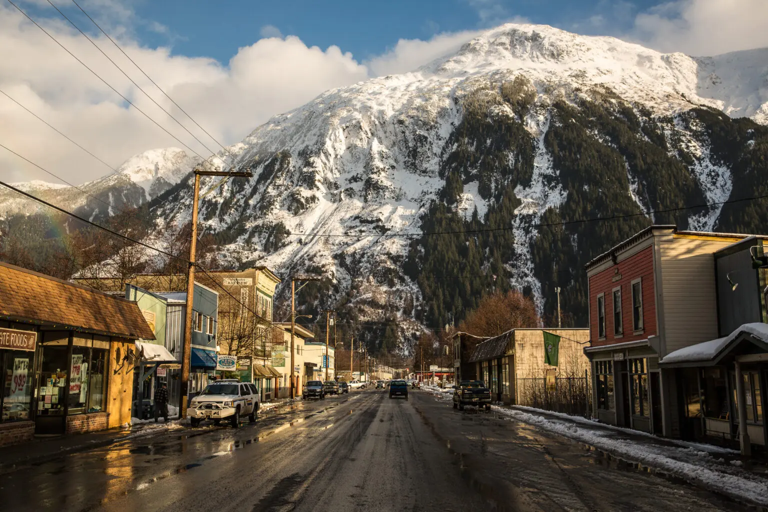 Ripley Creek Inn, Last Frontier heli-skiing, Canada