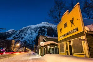 Ripley Creek Inn, Last Frontier heli-skiing, Canada